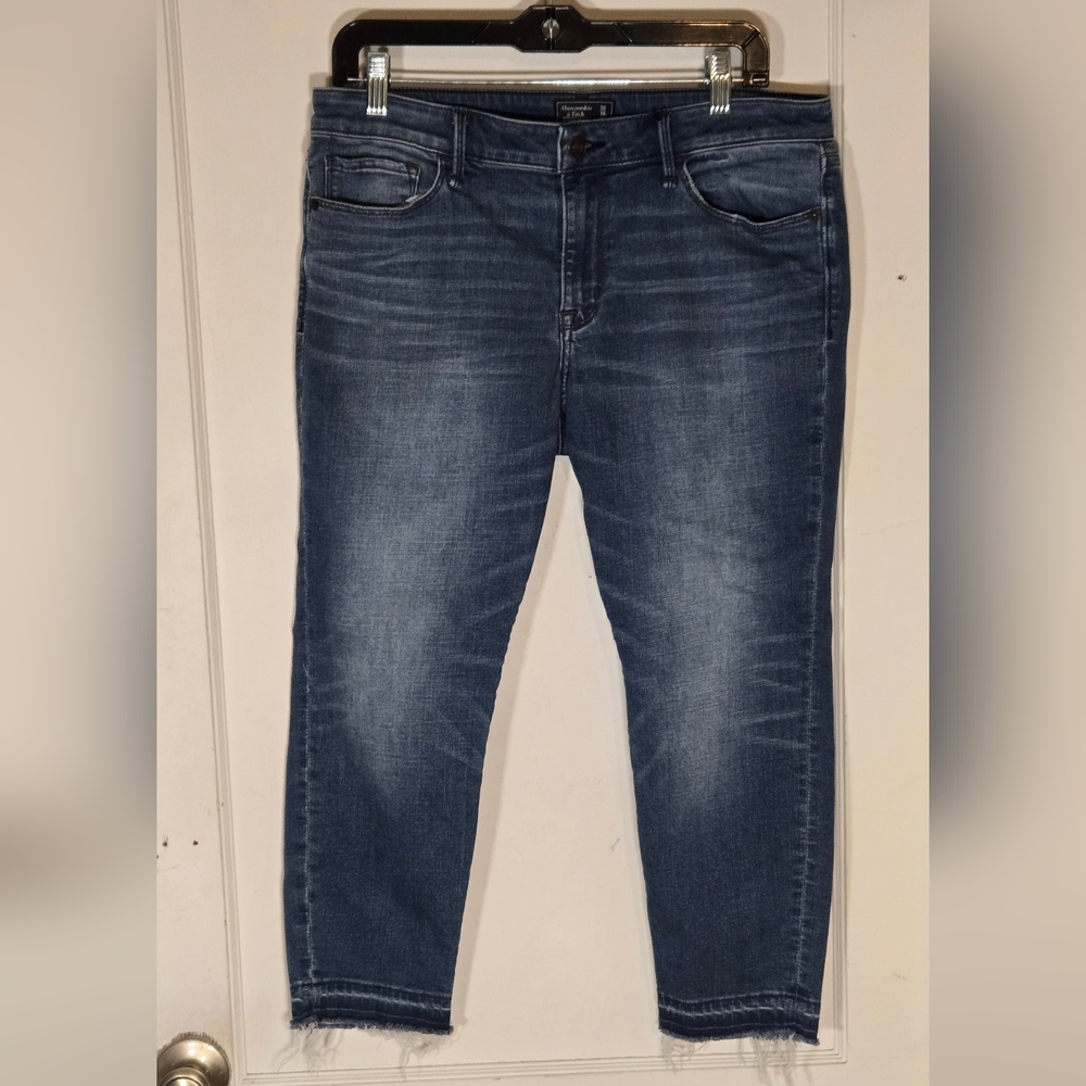 Abercrombie & Fitch Cropped Denim Jeans With Frayed Hem Size 30